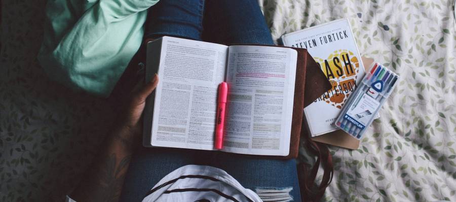 girl reading