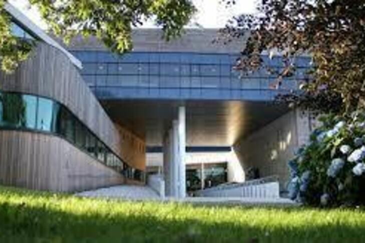 Daphne Du Maurier Building